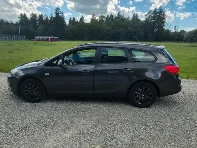 Gebraucht Opel Astra 101 PS (74 kW) 2013 Braun Kombi