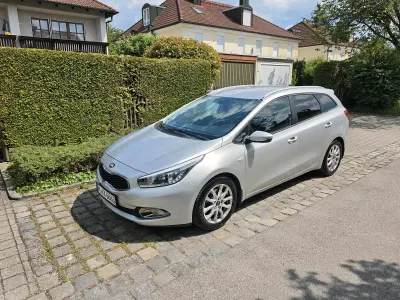 Gebraucht Kia Ceed 90 PS (66 kW) 2014 Silber Kleinwagen