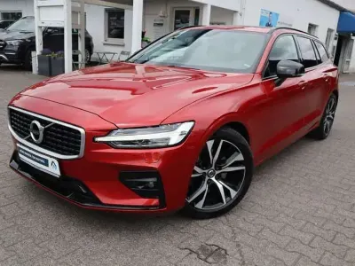 Gebraucht Volvo V60 R-Design 190 PS (139 kW) 2020 Fusion red Kombi