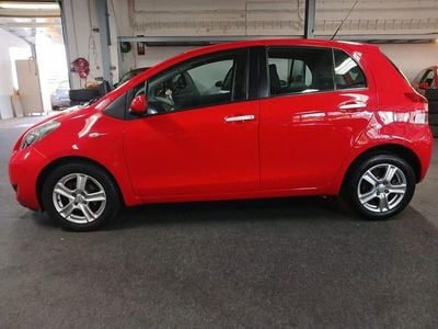 Gebraucht Toyota Yaris Life 101 PS (74 kW) 2010 Rot Kleinwagen