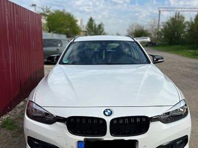 Weiß Gebraucht 2016 BMW 318 Kombi | 9.690 € (Guter Preis)