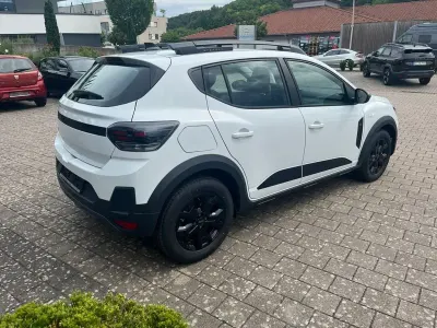 Neu Dacia Sandero Extreme 122 PS (89 kW) 2026 Weiß Limousine