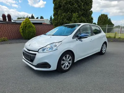 Gebraucht Peugeot 208 68 PS (50 kW) 2018 Weiß Kleinwagen