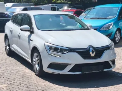 Gebraucht Renault Mégane IV Play 101 PS (74 kW) 2017 Weiß Limousine