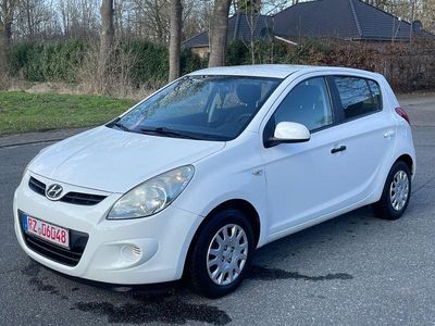 Gebraucht Hyundai i20 Classic 77 PS (56 kW) 2011 Weiß Kleinwagen