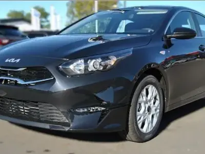 Gebraucht Kia Ceed Vision 101 PS (74 kW) 2024 Zilinaschwarz metallic Kleinwagen