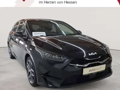 Gebraucht Kia Ceed Spirit 160 PS (117 kW) 2022 Zilinaschwarz metallic Kleinwagen