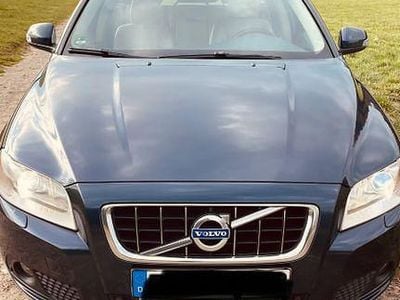 Second-hand Volvo V70 Momentum 205 CP (150 kW) 2011 Albastru Break