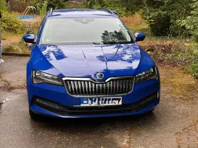Gebraucht Skoda Superb Ambition 150 PS (110 kW) 2022 Blau Kombi