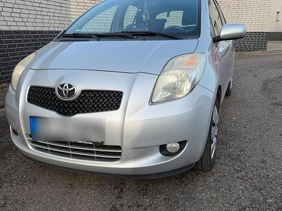 Silber Gebraucht 2008 Toyota Yaris Kleinwagen | 2.690 € (Fairer Preis)