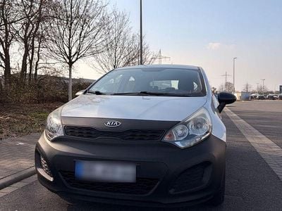Gebraucht Kia Rio Edition 7 86 PS (63 kW) 2012 Silber Limousine