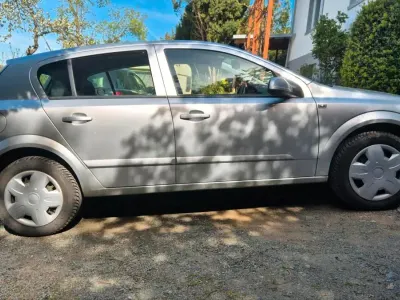 Gebraucht Opel Astra 101 PS (74 kW) 2007 Silber Limousine