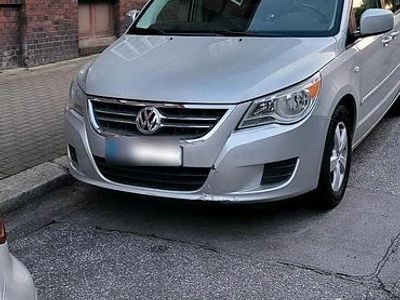 Second-hand VW Routan 287 CP (211 kW) 2011 Argintiu Monovolum