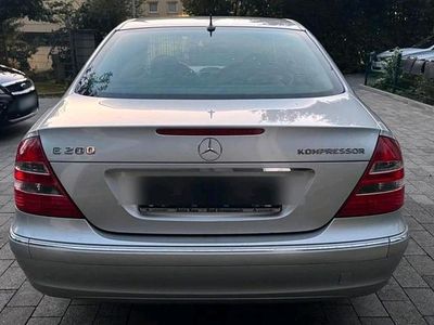 Gebraucht Mercedes E200 Elegance 163 PS (119 kW) 2002 Silber Limousine