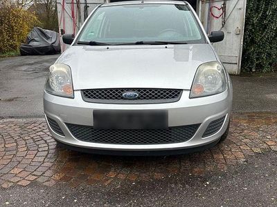 Gebraucht Ford Fiesta Style 60 PS (44 kW) 2007 Silber Kleinwagen
