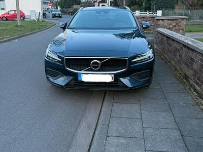 Gebraucht Volvo V60 Momentum 250 PS (183 kW) 2019 Blau Kombi