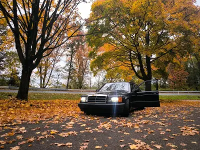 Gebraucht Mercedes 190 118 PS (86 kW) 1989 Blau Limousine