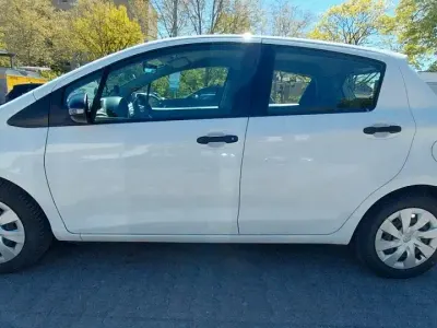 Brugt Toyota Yaris Cool 69 HK (50 kW) 2012 Hvid Hatchback
