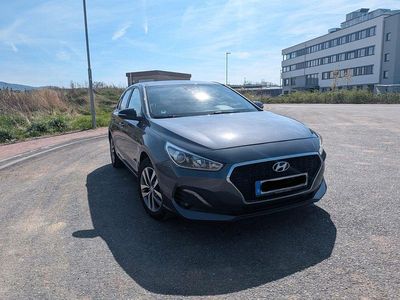 Gebraucht Hyundai i30 YES! 120 PS (88 kW) 2019 Grau Limousine
