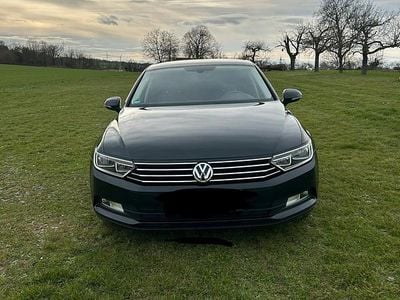 Gebraucht VW Passat 125 PS (91 kW) 2018 Schwarz Limousine