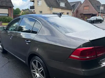 Gebraucht VW Passat R-line BlueMotion 140 PS (102 kW) 2013 Braun Limousine