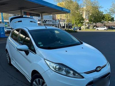 Usata Ford Fiesta Titanium 95 CV (69 kW) 2012 Bianco Utilitaria