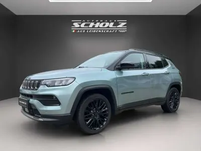 Gebraucht Jeep Compass 131 PS (96 kW) 2022 Zweifarblackierung alpine whi SUV