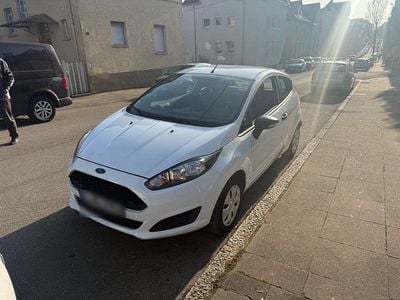 Gebraucht Ford Fiesta 60 PS (44 kW) 2016 Weiß Kleinwagen