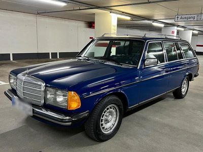 Blau Gebraucht 1983 Mercedes E230 Kombi | 20.900 €