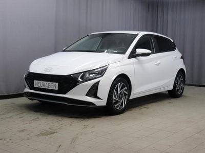 Gebraucht Hyundai i20 101 PS (74 kW) 2023 Atlas white Kleinwagen
