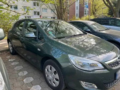 Usata Opel Astra 120 CV (88 kW) 2011 Verde Utilitaria