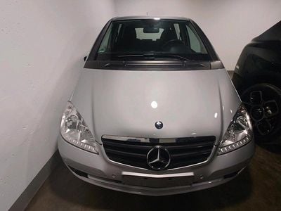Second-hand Mercedes A180 116 CP (85 kW) 2011 Argintiu Hatchback