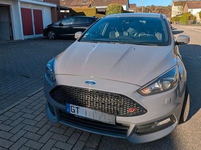 Gebraucht Ford Focus Sport 250 PS (183 kW) 2015 Grau Limousine