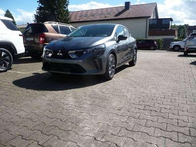 Neu Mitsubishi Colt Plus 91 PS (66 kW) 2025 Grau Limousine