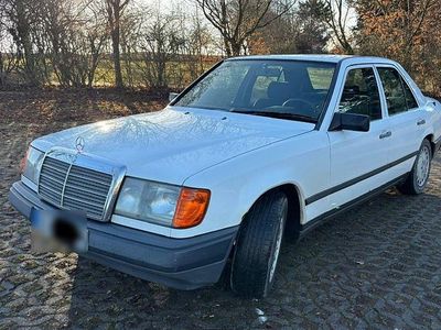 Gebraucht Mercedes 200 72 PS (52 kW) 1987 Weiß Limousine