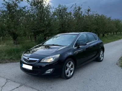 Gebraucht Opel Astra Innovation 179 PS (131 kW) 2011 Schwarz Limousine