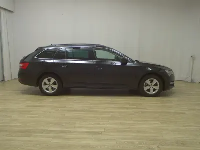 Gebraucht Skoda Superb Ambition 150 PS (110 kW) 2023 Schwarz Kombi