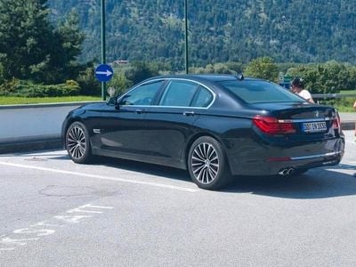 Silber Gebraucht 2013 BMW 730 Performance Limousine | 12.300 € (Fairer Preis)