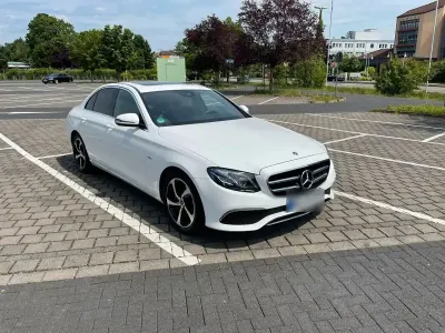Gebraucht Mercedes E220 194 PS (142 kW) 2018 Weiß Limousine