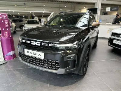Neu Dacia Bigster Extreme 131 PS (96 kW) 2025 Perlmuttschwarz metallic SUV