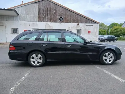 Usado Mercedes E220 170 CV (125 kW) 2006 Negro Familiar