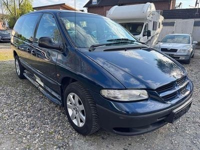 Usado Chrysler Voyager 150 HP (110 kW) 2001 Azul Monovolume