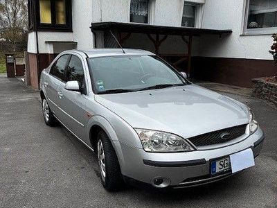 Gebraucht Ford Mondeo Trend 125 PS (91 kW) 2002 Silber Limousine