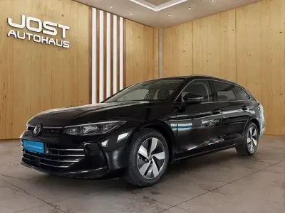 Gebraucht VW Passat IQ Drive 150 PS (110 kW) 2025 Grenadillschwarz metallic Kombi