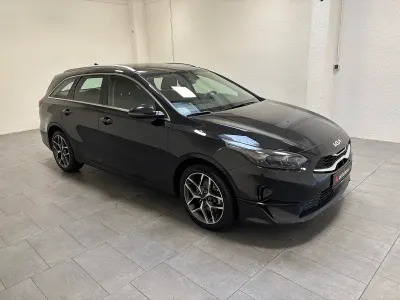 Gebraucht Kia Ceed Spirit 136 PS (100 kW) 2023 Schwarz Kleinwagen