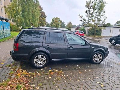 Schwarz Gebraucht 2002 VW Golf IV Kombi | 2.500 € (Teuer)