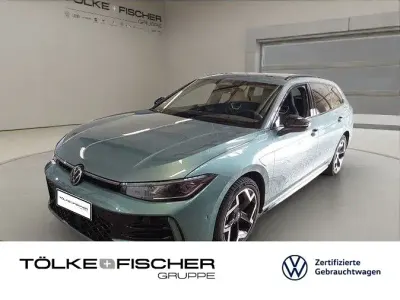 Gebraucht VW Passat R-line 272 PS (200 kW) 2025 Grün Kombi