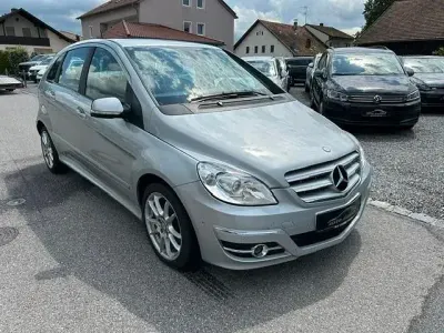 Gebraucht Mercedes B180 Sport 109 PS (80 kW) 2009 Silber Van / Kleinbus