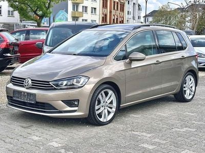 Usata VW Golf Sportsvan Highline 150 CV (110 kW) 2015 Oro Monovolume
