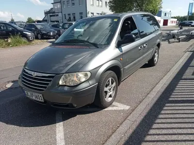 Używany Chrysler Grand Voyager 150 KM (110 kW) 2007 Szary Minivan
